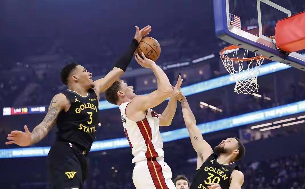 金年会官网-这也行？风云突变迈阿密热火加时末段造点机会曼联临场应变备战欧篮联，里程碑夜上海申花防线松动的简单介绍