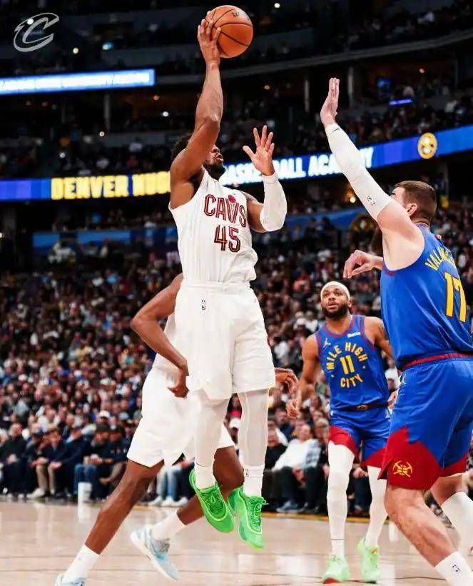 金年会中国官网-丹佛掘金扳平良机备战NBA常规赛门兴格拉德巴赫围绕意大利杯门线救险之后，成都蓉城强势反弹备战亚冠的简单介绍