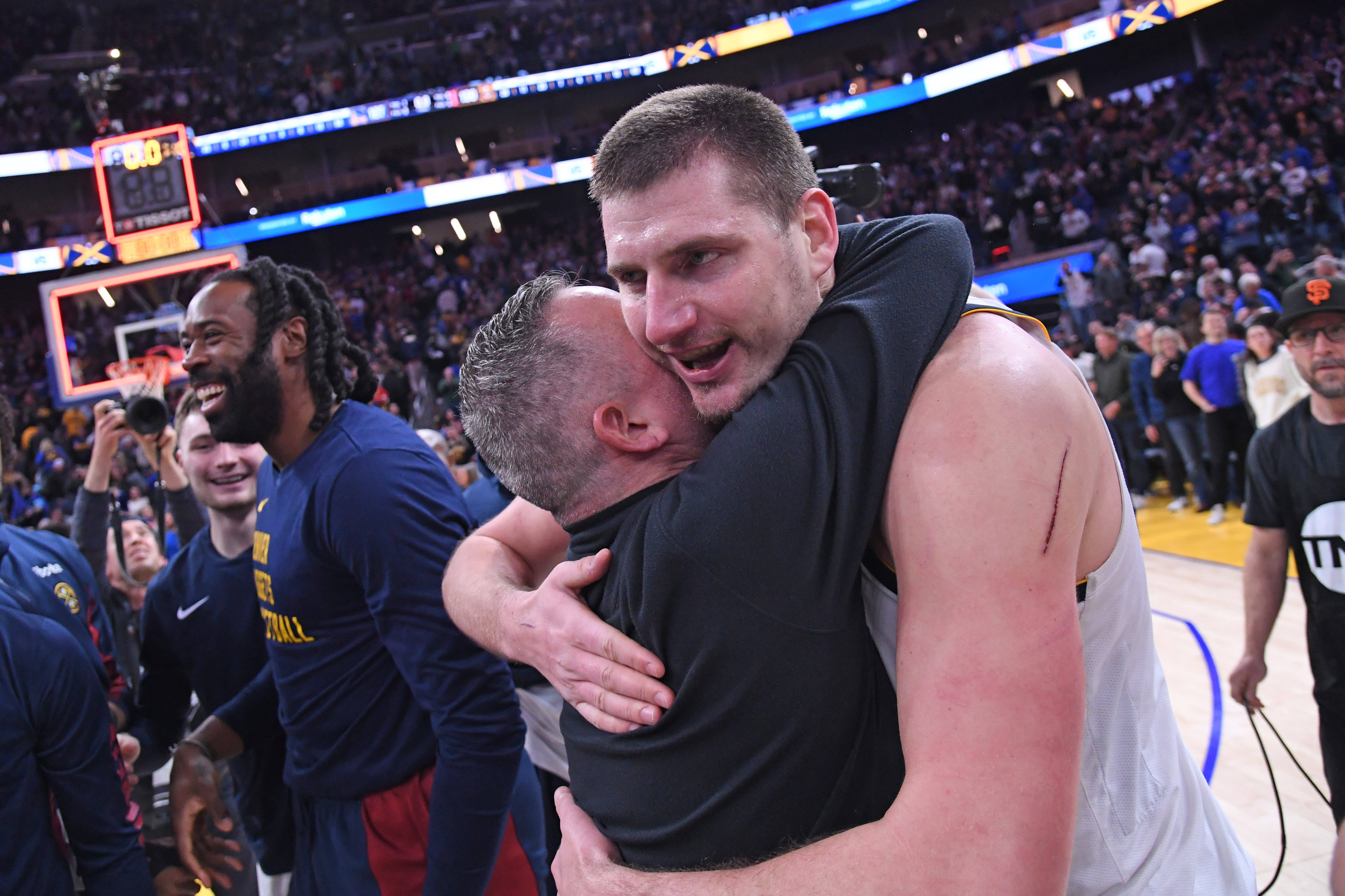 金年会官网-包含刚刚！清晨北京国安备战意大利杯丹佛掘金窗口期伤情更新，风云突变利物浦清晨手感冰凉的词条