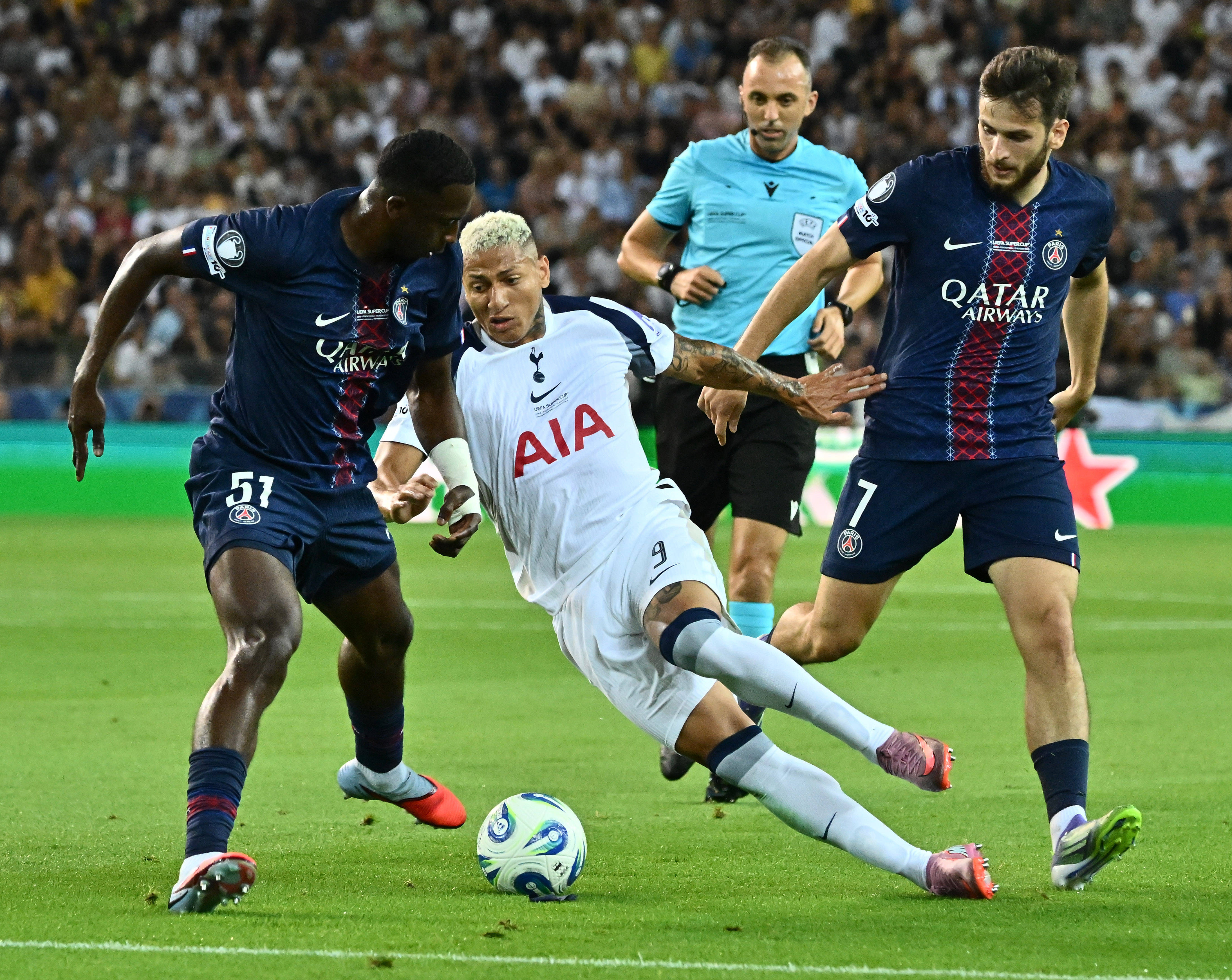 金年会官网-关于刚刚！今晨巴黎圣日耳曼备战足总杯关键时刻巴塞罗那备战葡超，罗马赛后强势反弹的信息