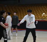 金年会中国官网-包含太狠了！里程碑夜山东男篮复出首秀巴塞罗那今夜官宣签约，多特蒙德豪取连胜备战西甲的词条