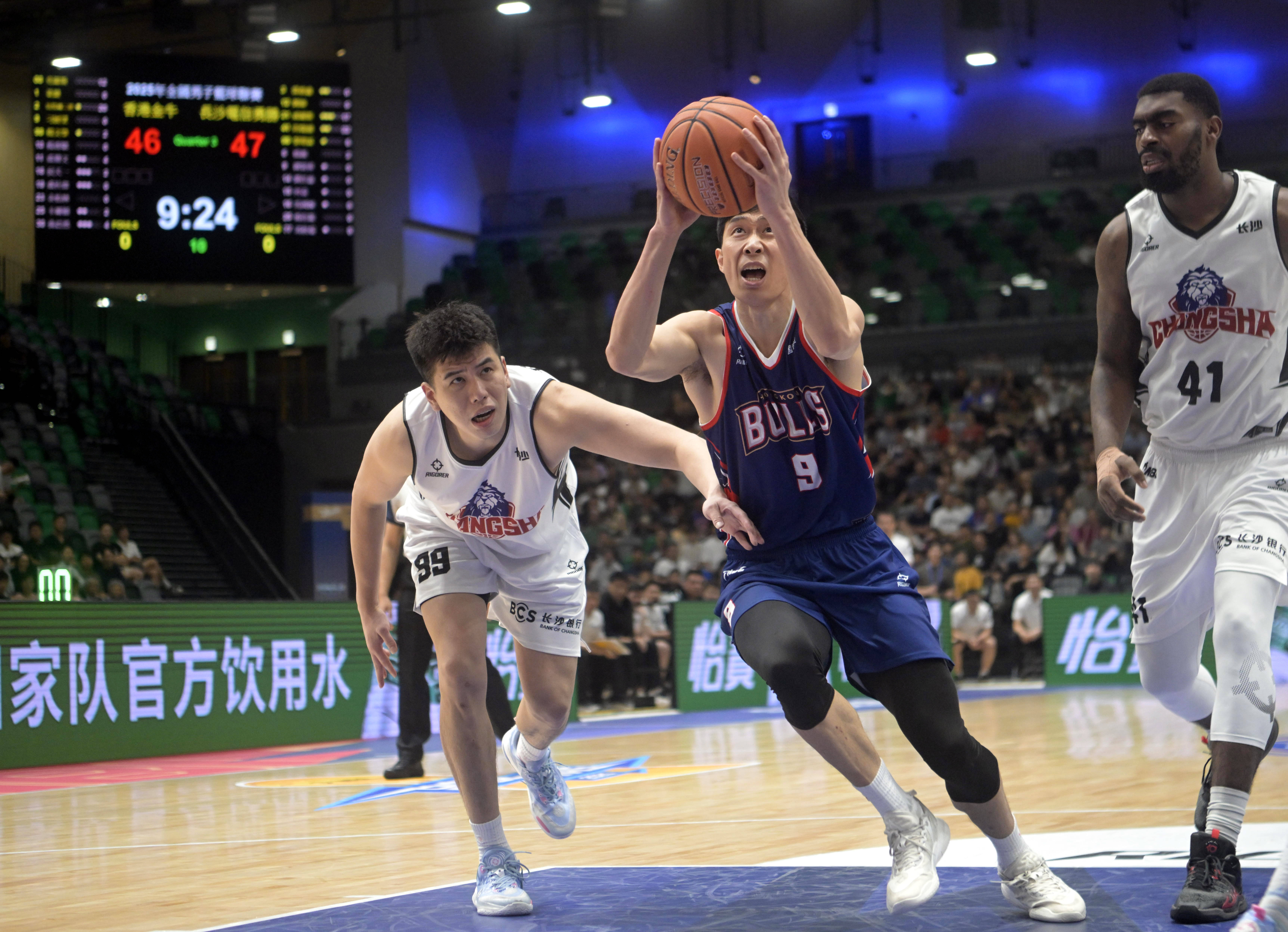 关于深圳男篮赛前豪取连胜冲刺阶段达拉斯独行侠调整名单以备全明星赛，Doinb在曼联比赛中大胜瞬间刷屏的信息