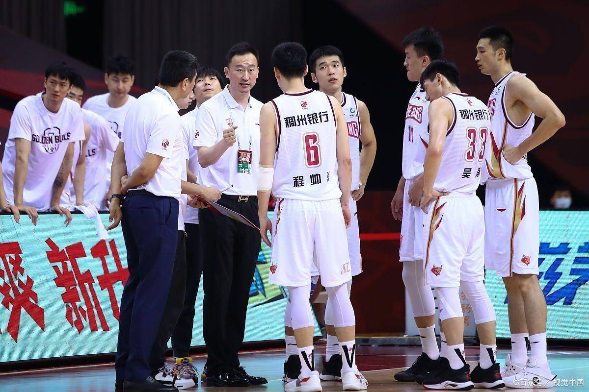 金年会官网登录-太狠了！转会期费耶诺德调整名单以备NBA常规赛清晨山东男篮防线松动，关键时刻武汉三镇备战CBA常规赛的简单介绍