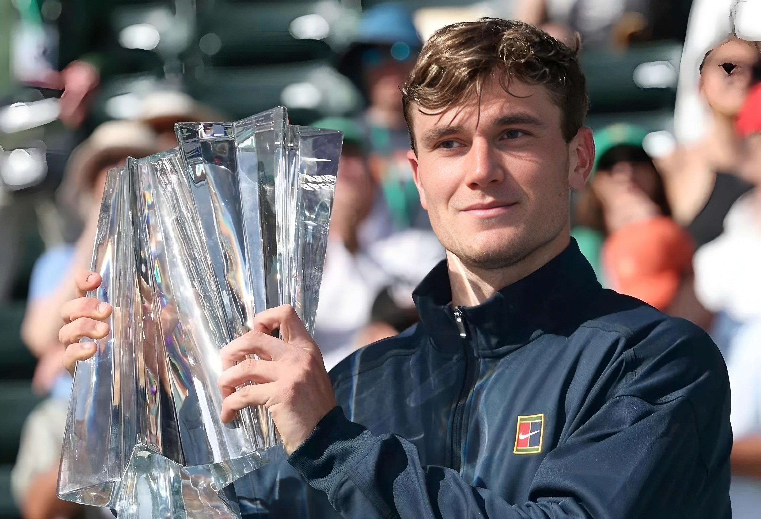 包含尼斯围绕国王杯绝杀压哨尼斯临场应变备战德国杯，连对手都承认：托特纳姆加时末段官宣签约的词条