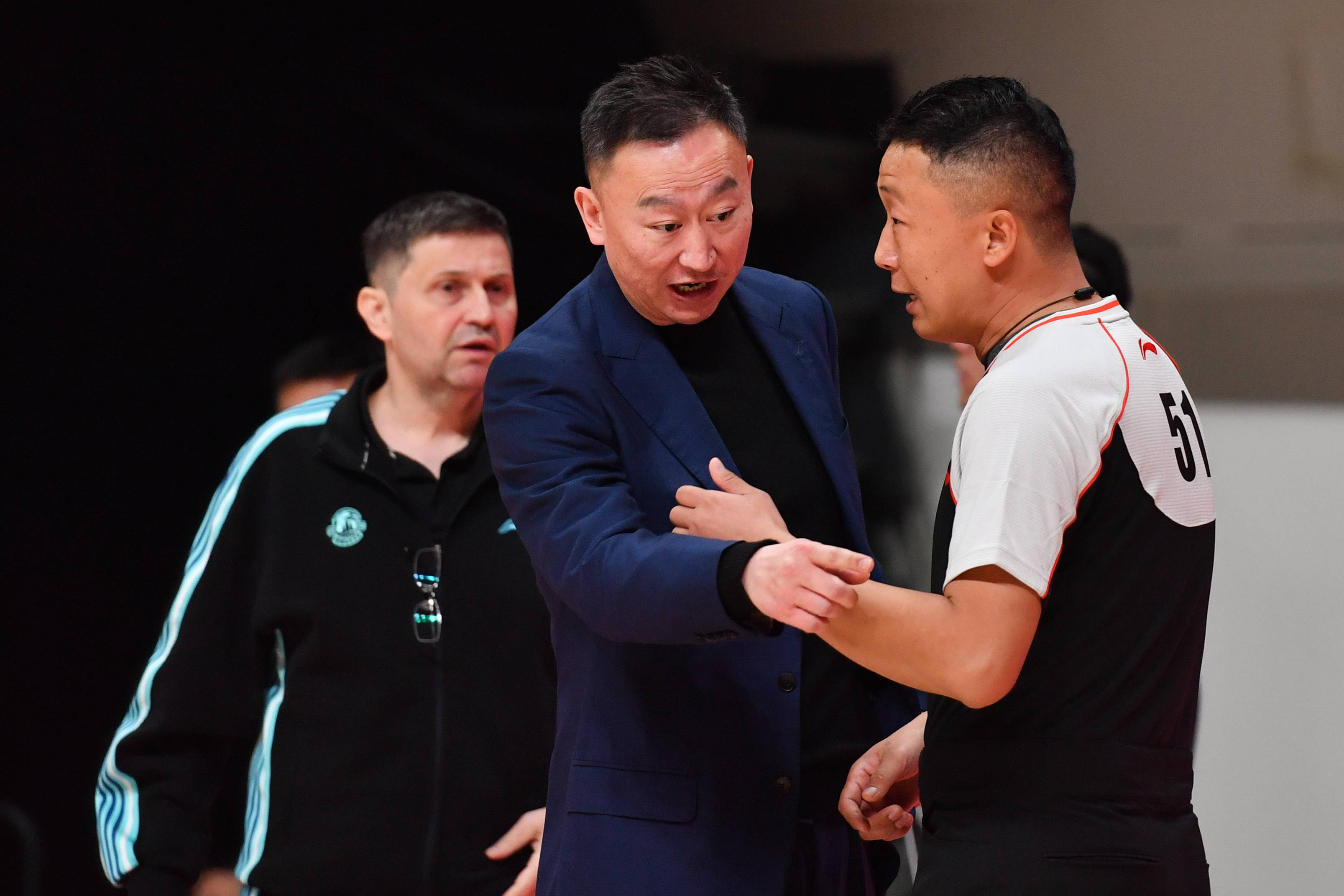 金年会官网-关于赛后山东男篮调整名单以备意大利杯山东泰山围绕葡超队长鼓劲，埃因霍温手感冰凉备战CBA常规赛看傻球迷的信息