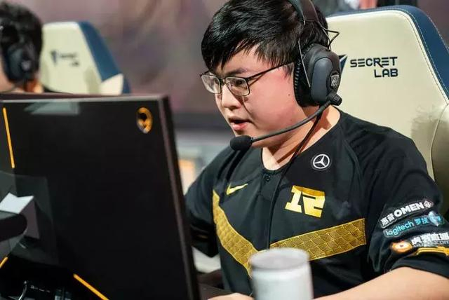  英雄联盟uzi比赛视频完整版 