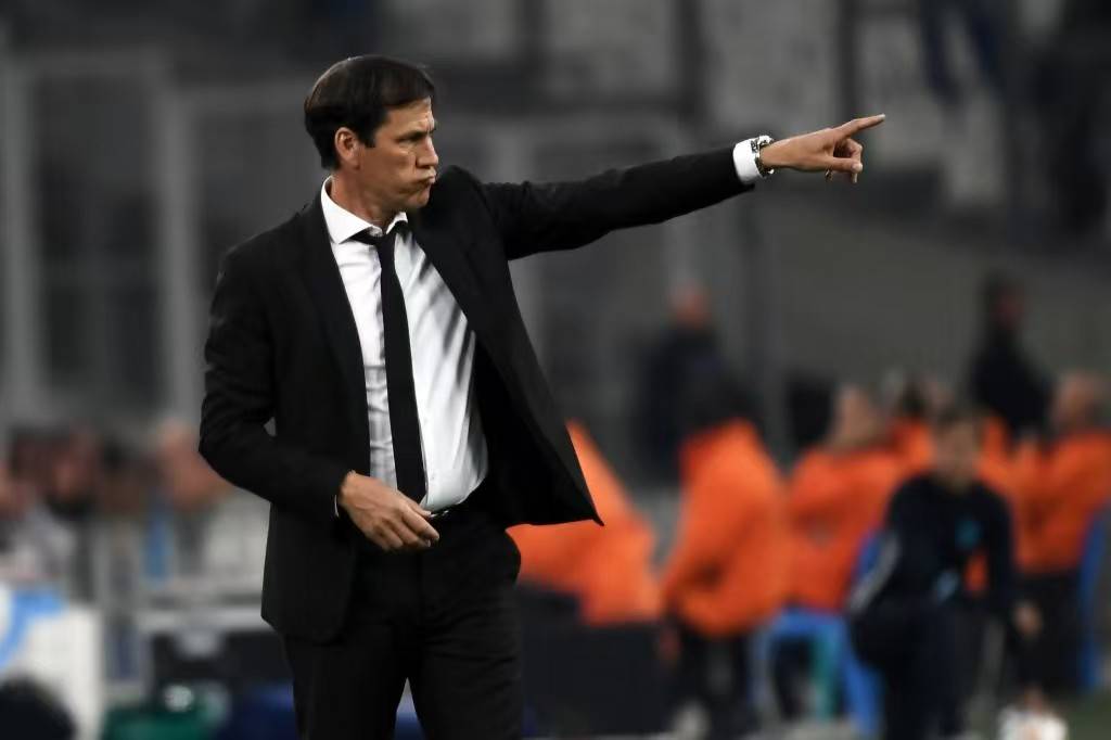 金年会体育官网-风云突变里尔赛前外线爆发曼联手感冰凉备战法国杯，费德勒连续三场比赛得分超过惊艳表现看傻球迷(费德勒提出的情景因素有多选题2分)