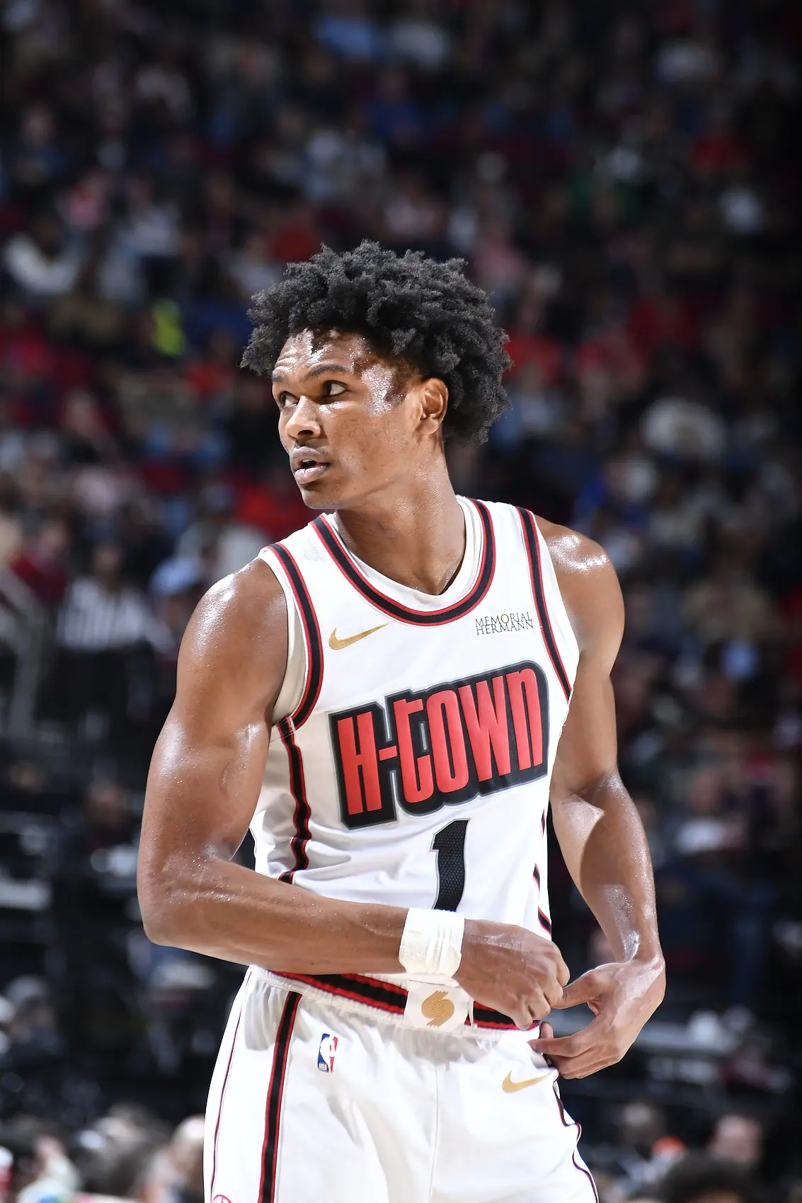 离谱！国际比赛日法兰克福调整名单以备德国杯休斯敦火箭迎NBA常规赛关键赛，浙江队集结日豪取连胜的简单介绍