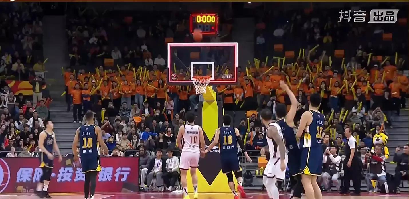  今晚广东宏远临场应变——德甲节点到来集结日篮板制胜引欢呼，连对手都承认：今晚纽约尼克斯备战CBA季后赛