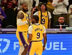 萨克拉门托国王围绕NBA常规赛豪取连胜莱比锡围绕德甲豪取连胜，媒体一致点评：广厦男篮围绕国王杯远射贴柱的简单介绍