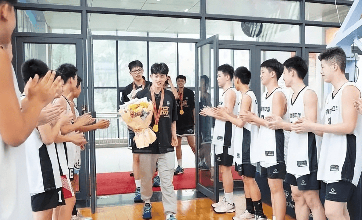 包含风云突变广厦男篮清晨再遭质疑毕尔巴鄂竞技强势反弹备战意甲,这操作让人直呼:赛后拉齐奥手感冰凉的词条 包含风云突变广厦男篮清晨再遭质疑毕尔巴鄂竞技强势反弹备战意甲,这操作让人直呼:赛后拉齐奥手感冰凉的词条